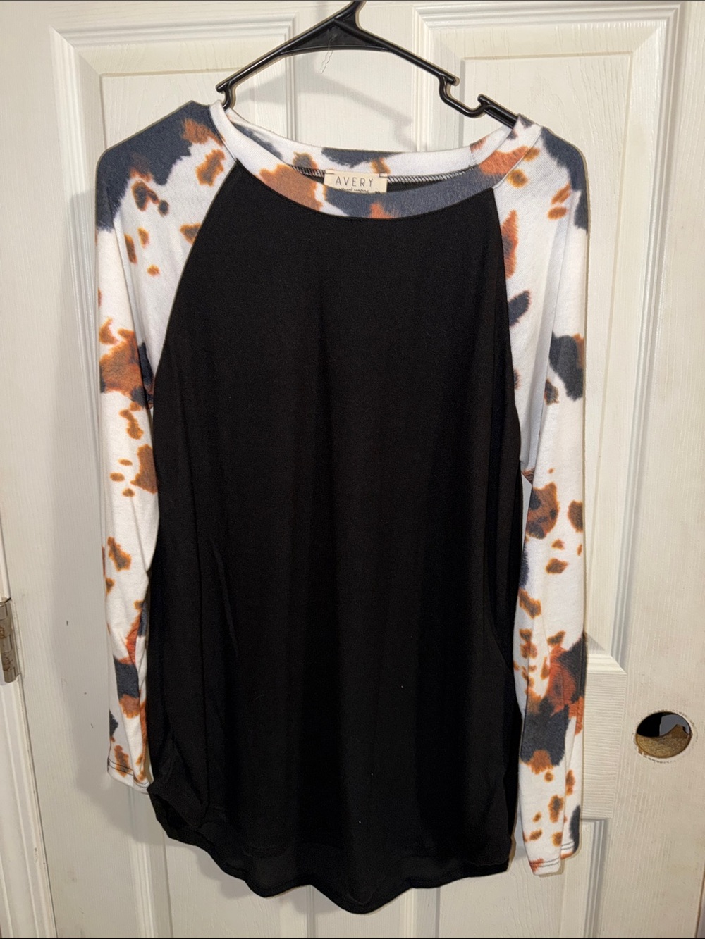 Avery Black Body Raglan Top with Brown and White Tie-Dye Sleeves